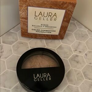 Laura Geller Baked Balance-N-Brighten Foundation - Cream